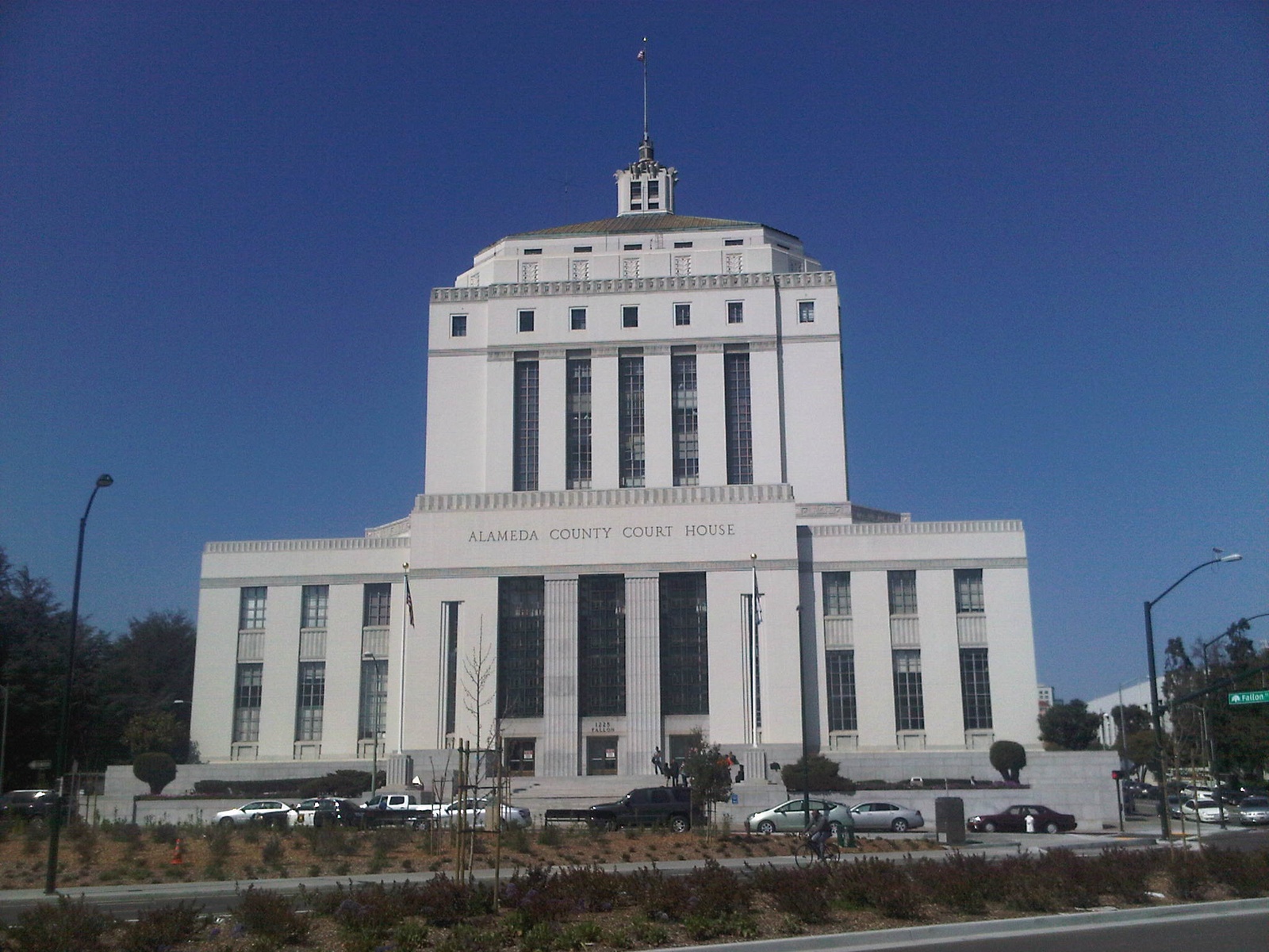 Information about "Alameda County Court House IMG2013032224169.jpg